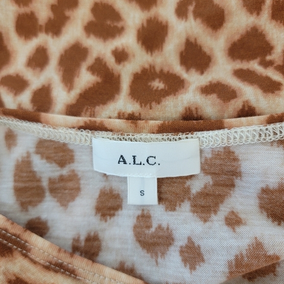 A.L.C. Womens Animal Print Top Sz S Short Sleeve Crewneck Lightweight Minimalist - Picture 9 of 12